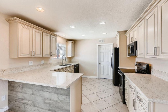 Photo - 814 W Villa Maria Dr