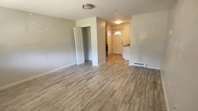 Building Photo - 127 Cosey Beach Ave Unit A1