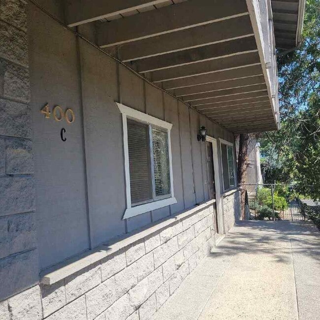 Photo - 400 NW Elm St