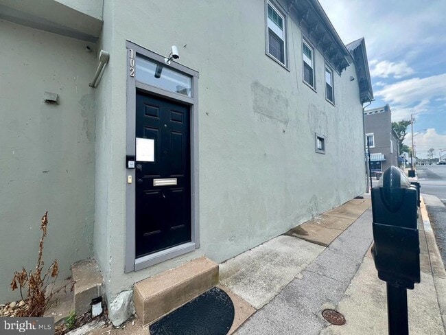 Photo - 102 S Lawrence St Apartment
