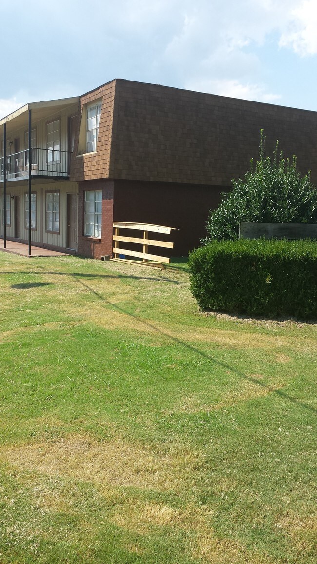 Brookfield Apartments - Brookfield Apartments