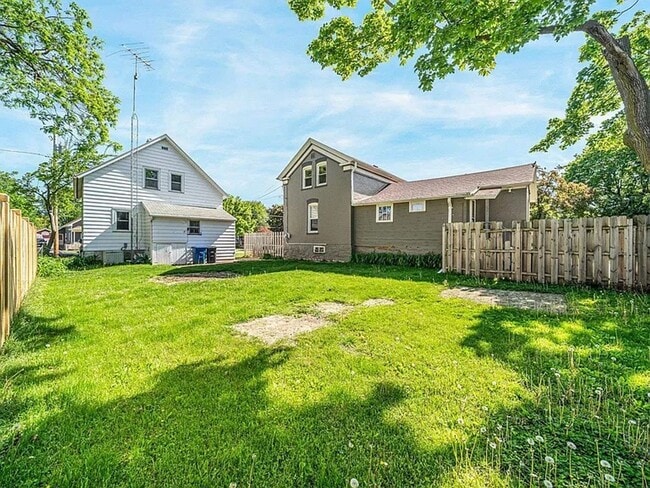 Photo - 1319 Winnebago Ave