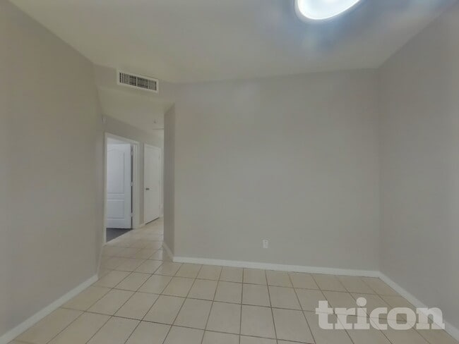 Photo - 1406 W Emerald Ave