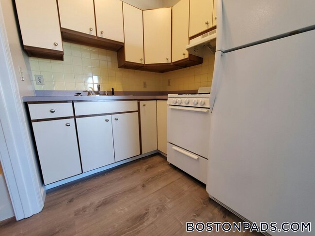 Building Photo - 543 Middle St Unit 3 Rental