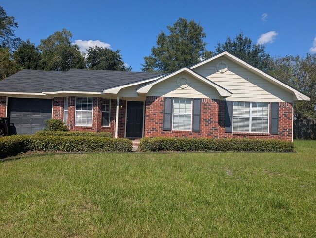 Building Photo - Charming 3 Bedroom Brick Home