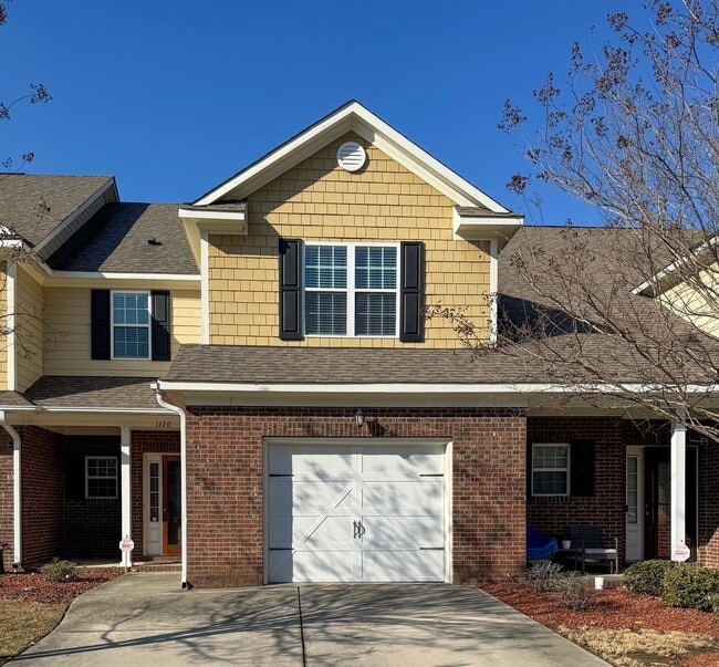 Building Photo - Lovely 3 Bed 2.5 Bath Home with Community Amenities