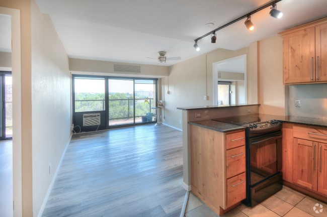 Building Photo - 417 E Kiowa St Rental