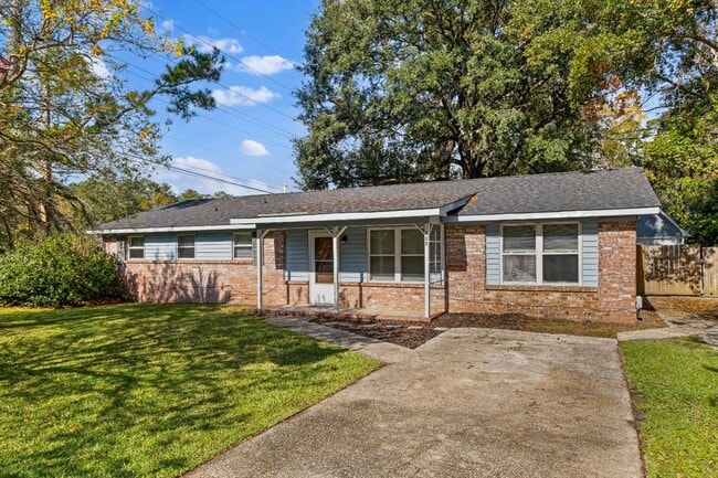 Photo - 100 English Rd