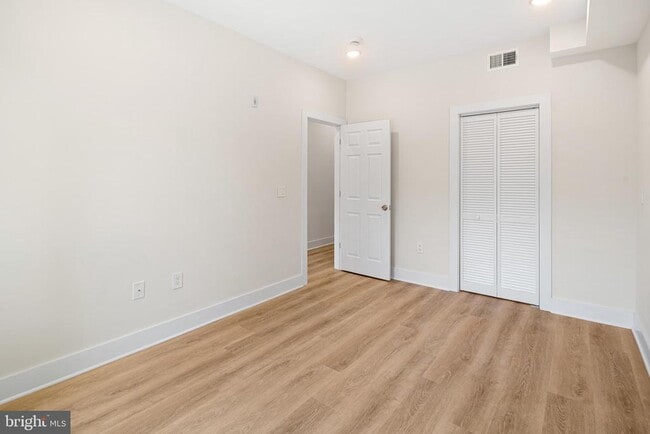 Photo - 5217 Warren St