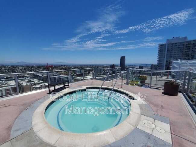 Photo - 1080 Park Blvd Unidad #608 Rental