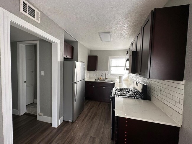 Photo - 404 W 51st St