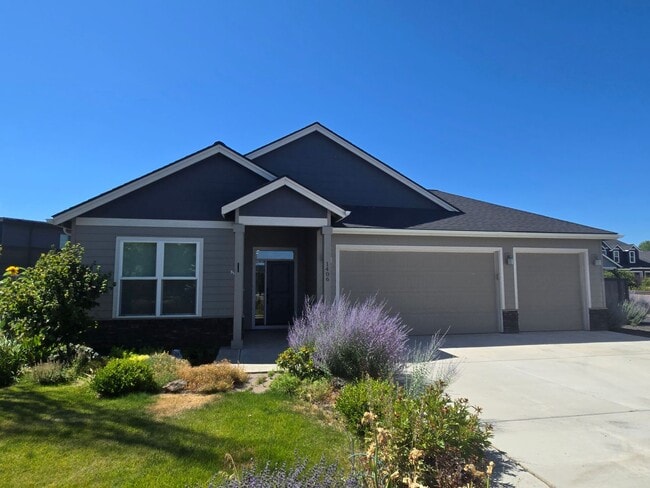 Building Photo - Beautiful Home with Comfort and Convenienc...