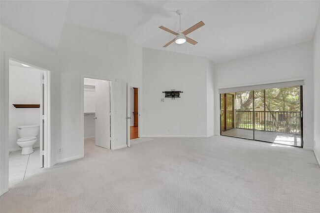 Photo - 1002 NW 105th Way