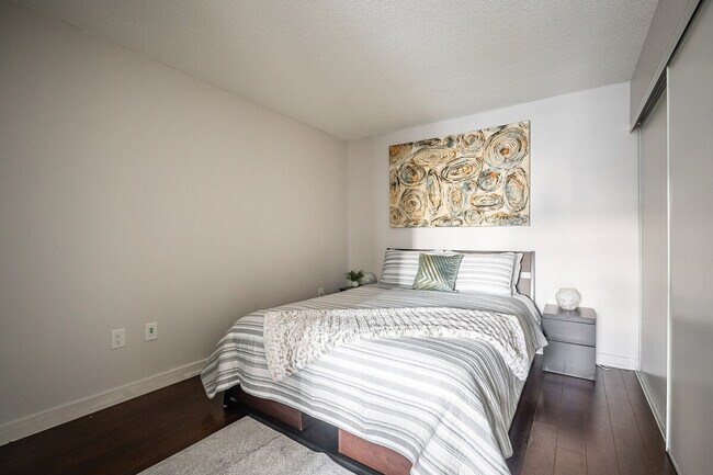 Photo - 15 Iceboat Terr Unit ID1345903P