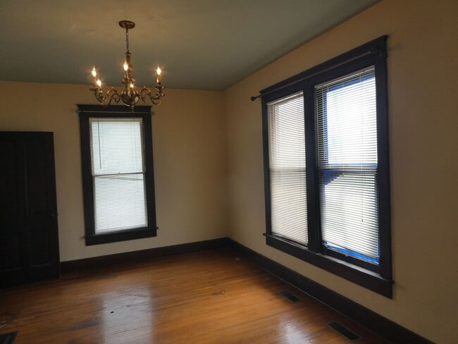 Photo - 3 Bedroom House Downtown & Walking Distance to Columbia College