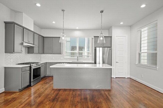 Building Photo - 3006 Charline