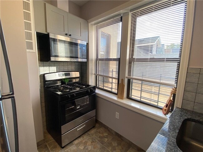 Photo - 2 Nicholas St Unit 3F