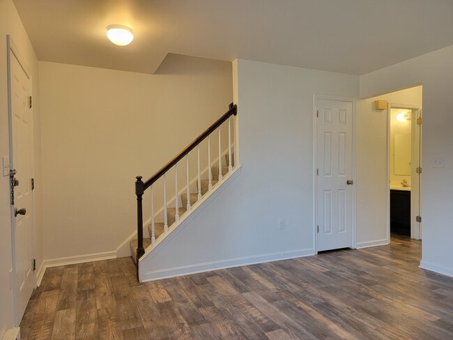 Photo - 102 Bradford Dr