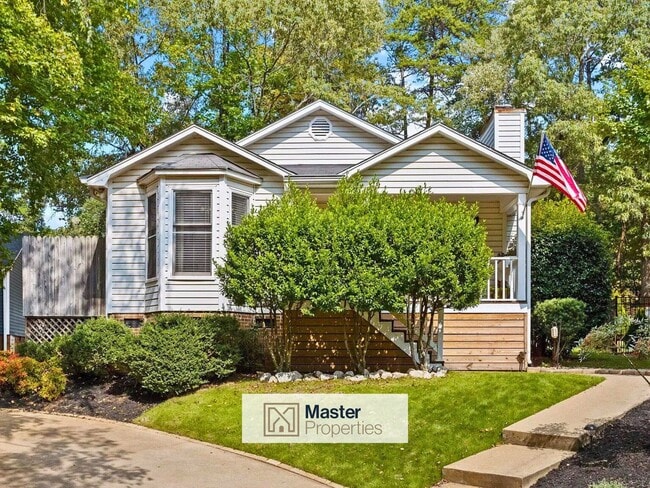 Building Photo - 1032 Summit Dr