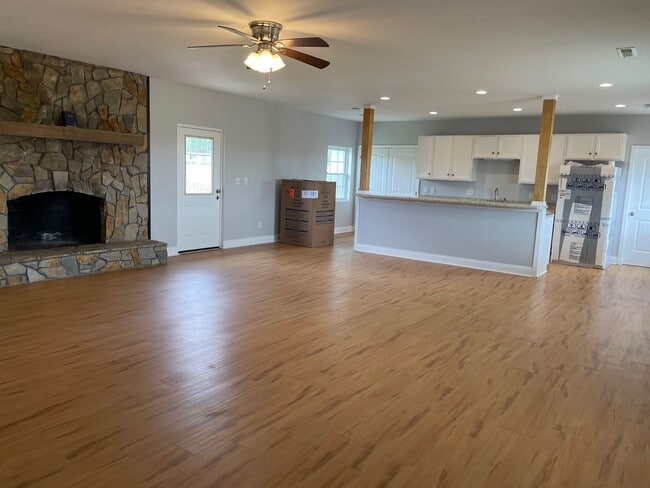 Photo - 3 BED, 3 FULL BATH HOME LOCATED IN DENTON!