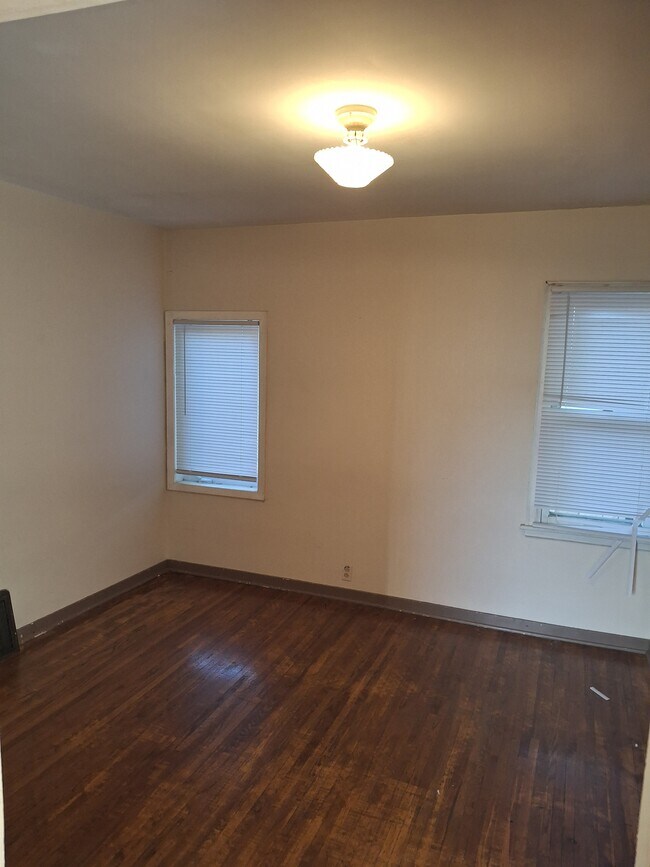 bedroom - 909 S Front St Unidad 1