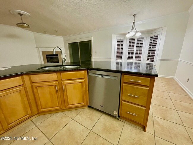 Photo - 2127 Forest Gate Dr W