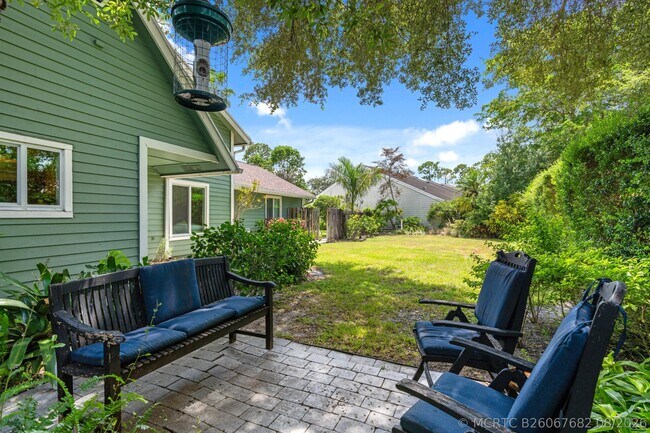 Photo - 433 Goldenwood Way