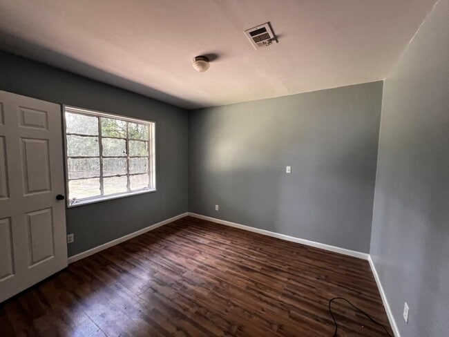 Photo - 202 Sheppard Rd