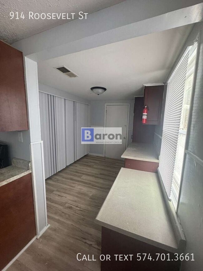 Photo - 914 Roosevelt St