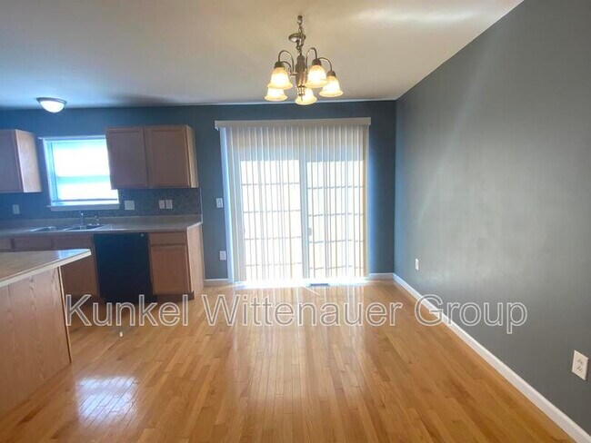 Photo - 2437 Larchmont Dr