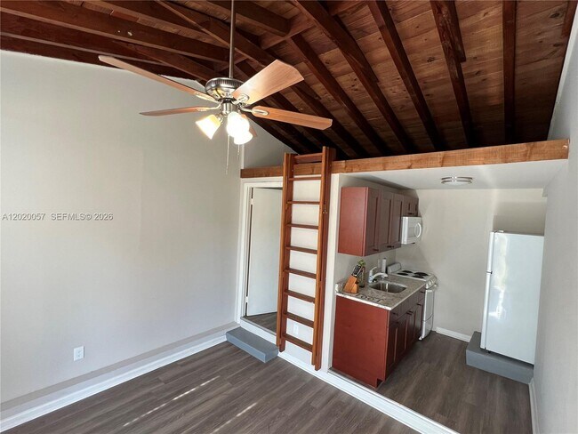 Photo - 1001 S 22nd Ct Unidad #East Rear