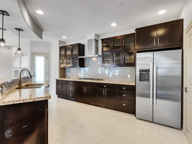 Photo - 1910 Summer St