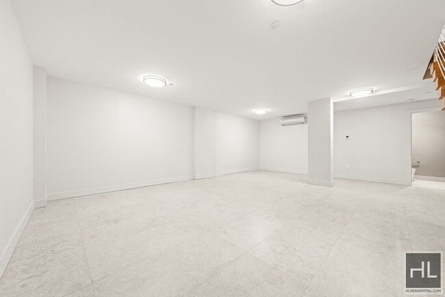 Photo - BRUCKNER BOULEVARD Unit 103