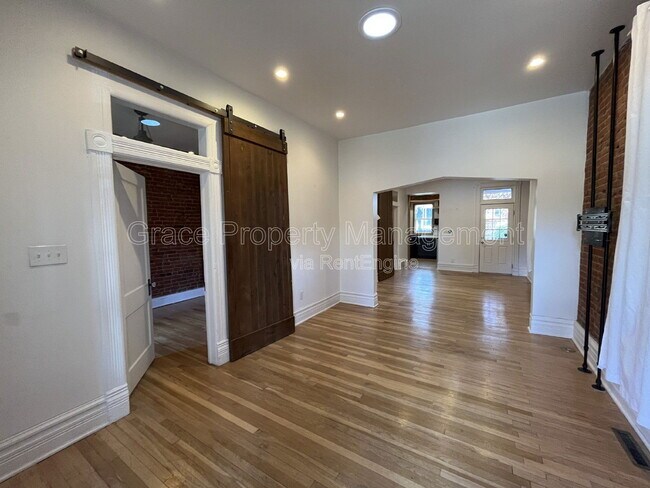 Photo - 220 Sherman St