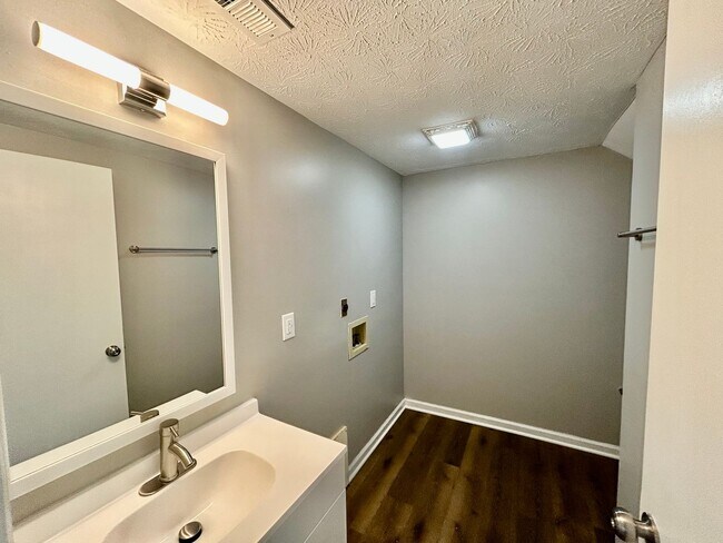 Photo - MOVE IN NOW OCTOBER RENT FREE - Modern 3BR...