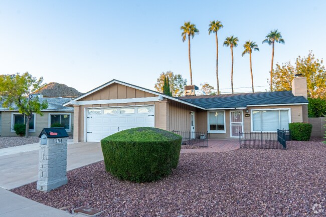 Building Photo - 2706 E Dahlia Dr Rental