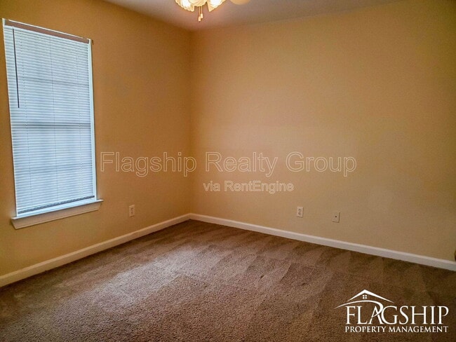 Photo - 5160 Deveron St