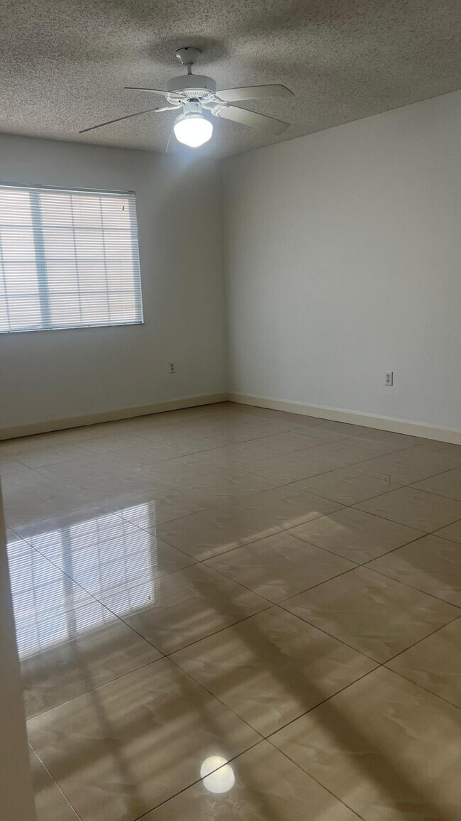 Building Photo - 5021 Wiles Rd Unit 107 Rental