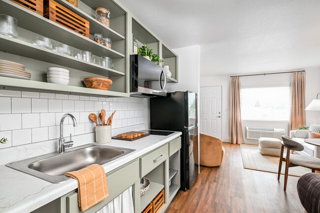 Model Apartment - Live Oak Apartments