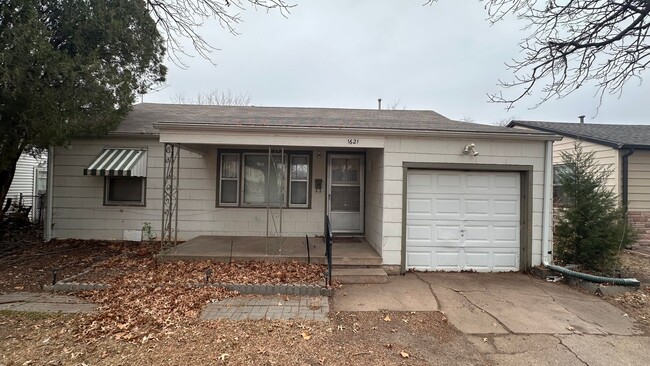 $895 - 2 bed 1 bath home - Single Family Home - $895 - 2 bed 1 bath home - Single Family Home