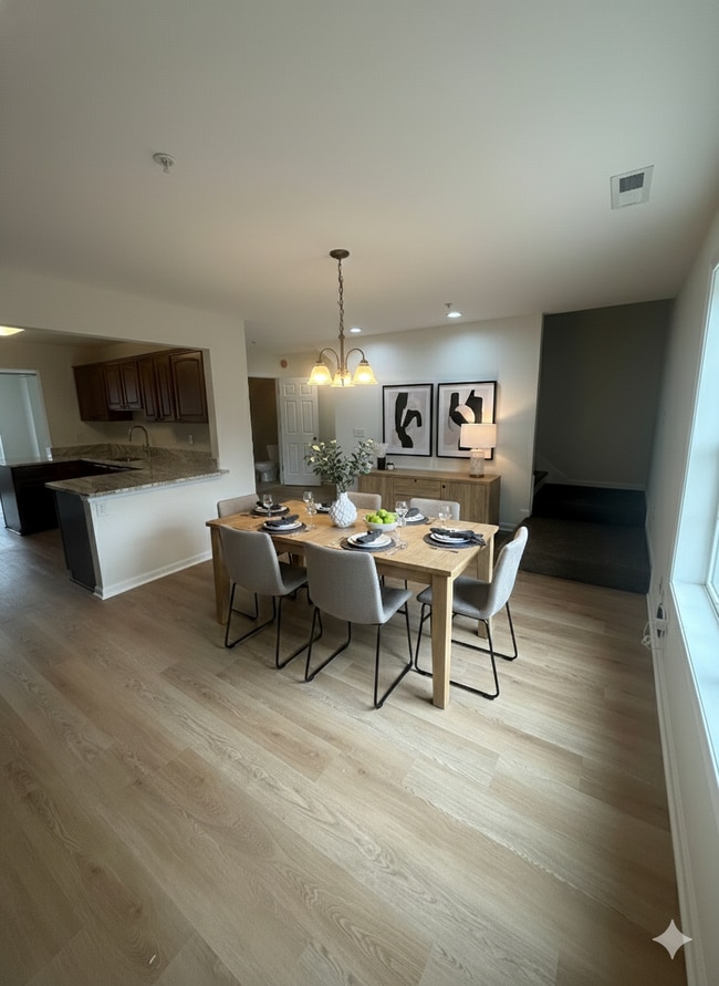 Photo - 550 Riverside Dr