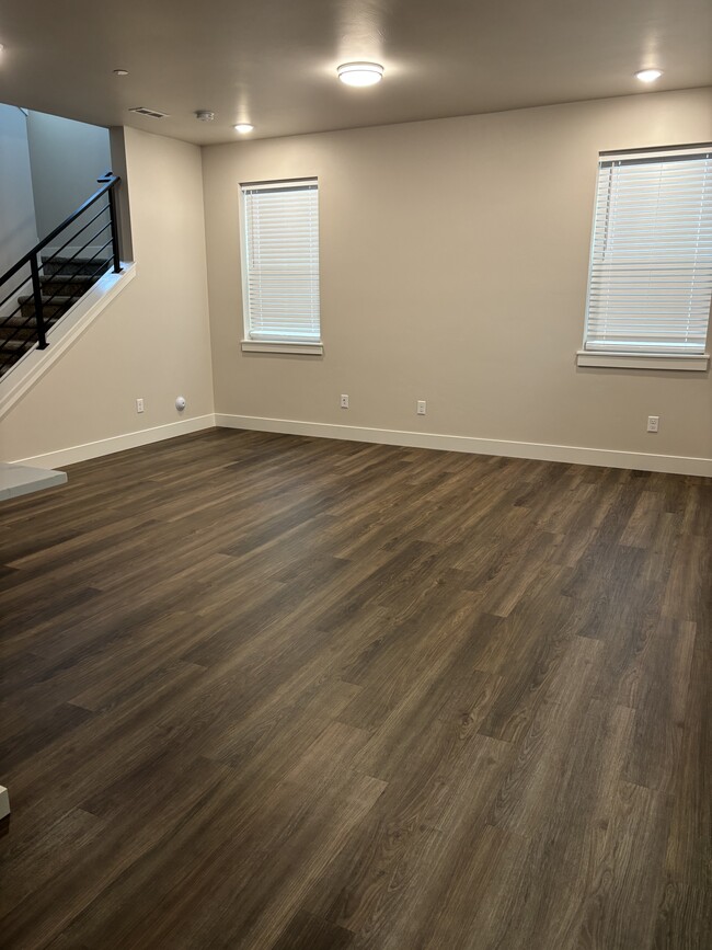 Photo - 824 E Sunnyside Rd