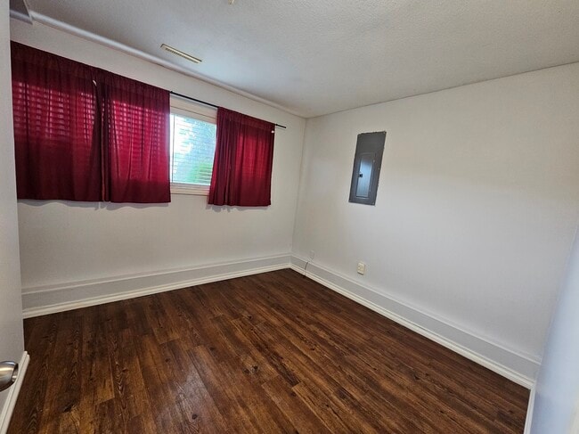 Photo - 46084 Clare Ave