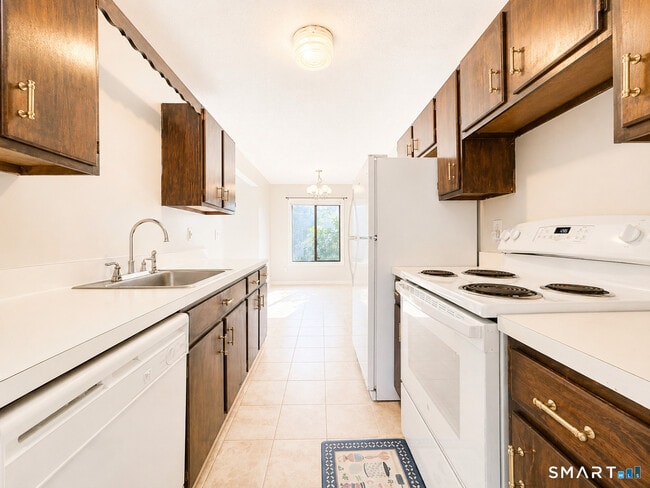 Photo - 10 Woodsedge Dr Unit 6A