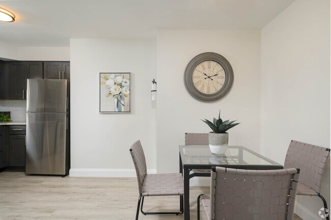 Photo - Glen Brook Apartments