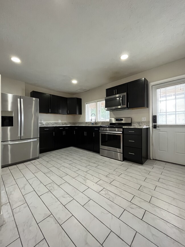 Building Photo - 52 Germain Ave Unit #48