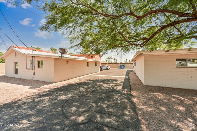 Building Photo - 3949 E Earll Dr Unit 5 Rental