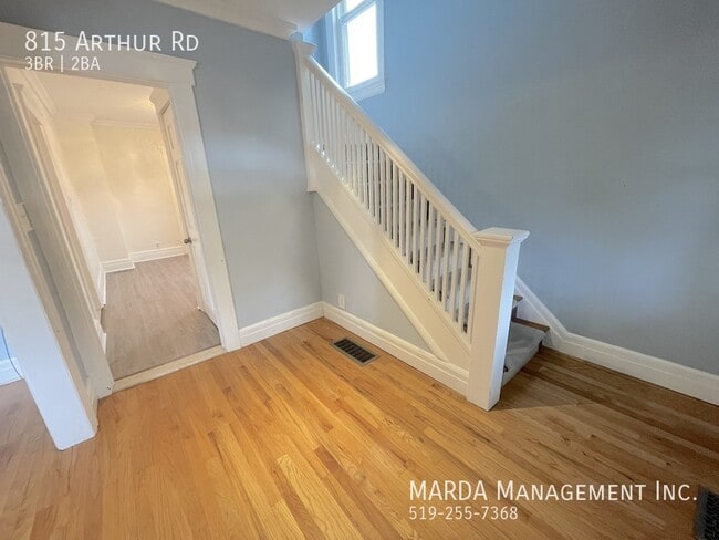 Photo - CHARMING 3 BED/1.5 BED HOME IN CENTRAL WINDSOR + UTILITIES