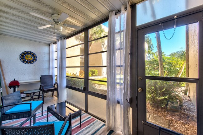 Photo - Condo just 10 minutes from Downtown Naples... Unidad 111