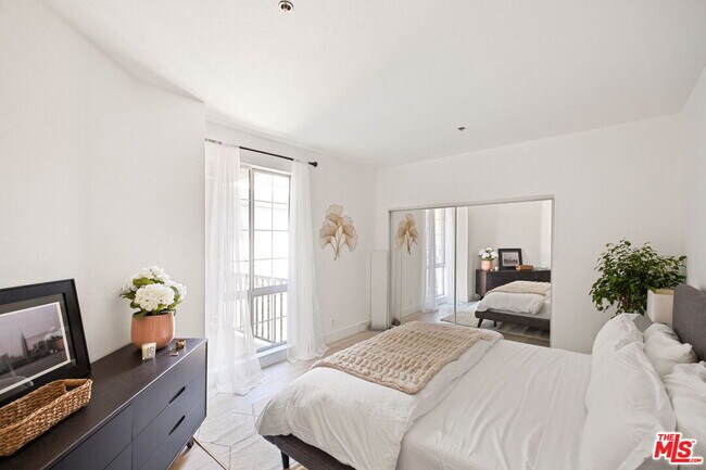 Photo - 585 N Rossmore Ave Unit 506